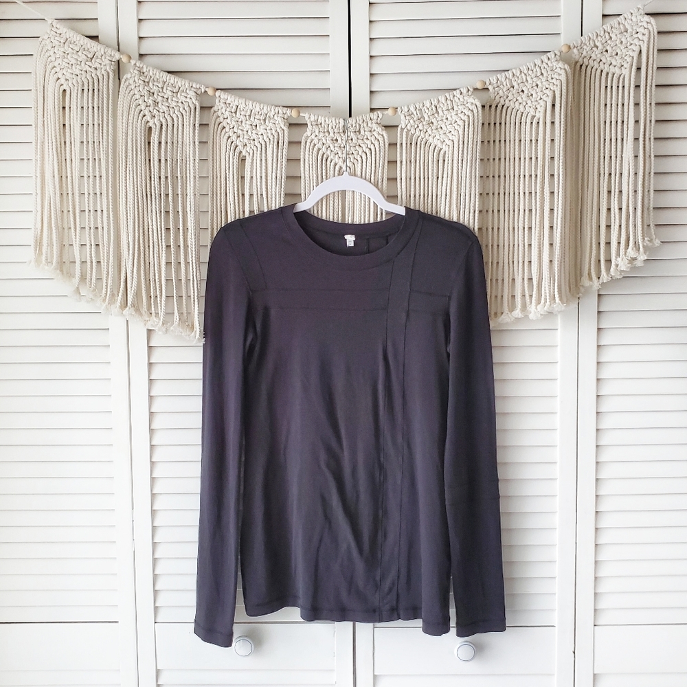 ♡LULULEMON Black Long Sleeve Workout Crewneck Top - Picture 1 of 5